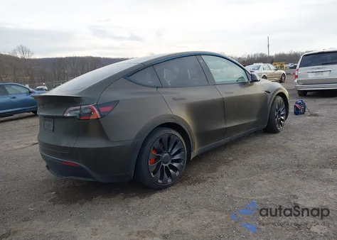 2022 Tesla Model Y Performance Dual Motor All-Wheel Drive z USA, uszkodzony, nr VIN 7SAYGDEF9NF518140